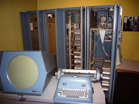 The round CRT display of the PDP-1